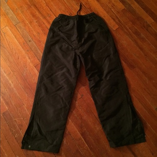 Holloway windbreaker pants. Size small. Never worn. Great condition