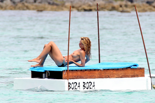 toplessbeachcelebs:  Heidi Klum (Model) topless in Mexico (April 2014) Part 3 