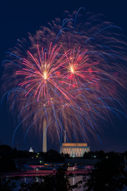 americasgreatoutdoors:  Happy Independence Day! From all of us at Interior, we wish you and your family a safe and happy 4th of July. Photo of fireworks in Washington, D.C., by Tom Hamilton (www.sharetheexperience.org). 