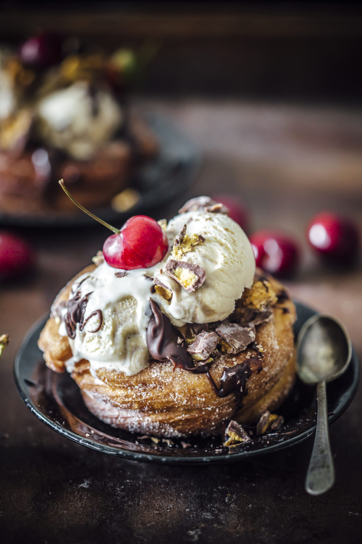 dessertdeliciousness:Churro Bowls with Bailey’s Ice Cream