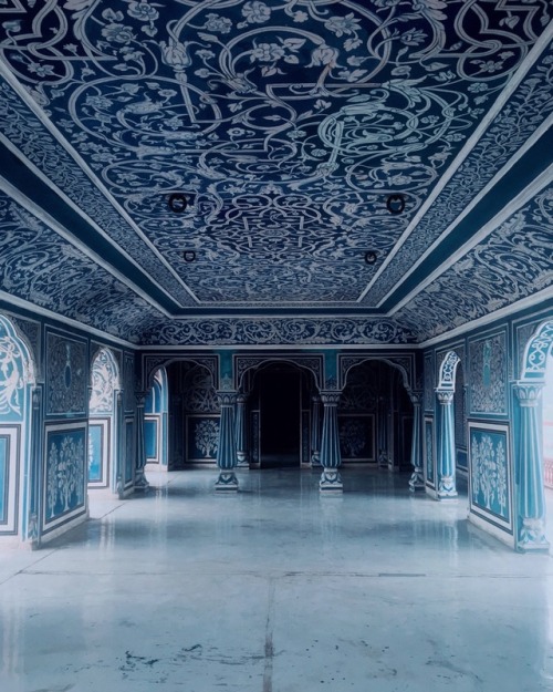 nakedly:From my trip to Jaipur, India Instagram @annikabansal