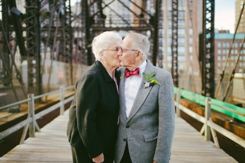 omgitskaaate:  ursulatheseabitchh:  disneyismyescape:  brain-food:  Couple Married 61 Years Ago Take