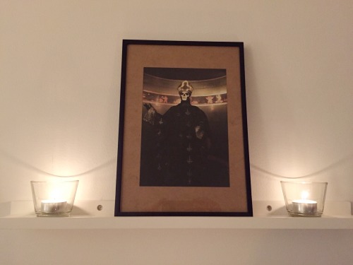 Papa Emeritus III  &ldquo;Black&quot;candles burn, all minds aligned.