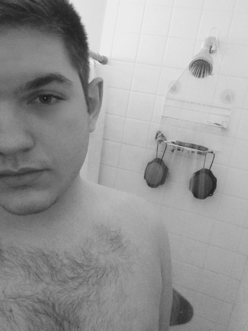 soulsettings:  I call this… cutie takes a shower while listening to Rihanna. 