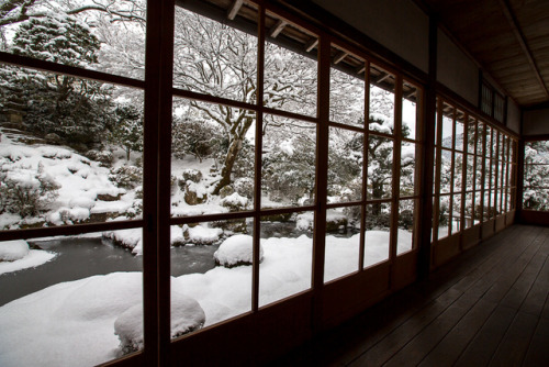 Snow viewing in Japanese temples (shown here are Kyoto Hosenin, Jikkoin and Sanzenin, captured by Pr