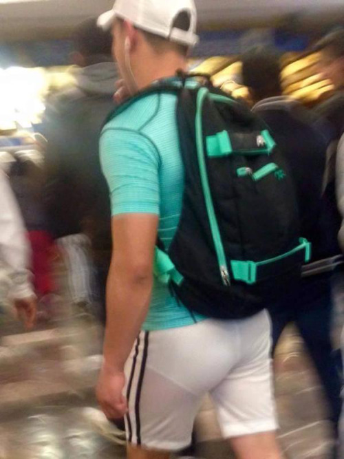 generaljesse: whitebriefsbro511769: Nice whities bro College dude heading to class. LOVE IT when you