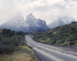 maidinmontana:  on the road to Torres del Paine by Charlie Xia on Flickr. 