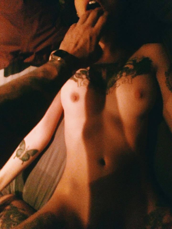 hotassandtits:  Kik: Hotassandtits I’m a guy