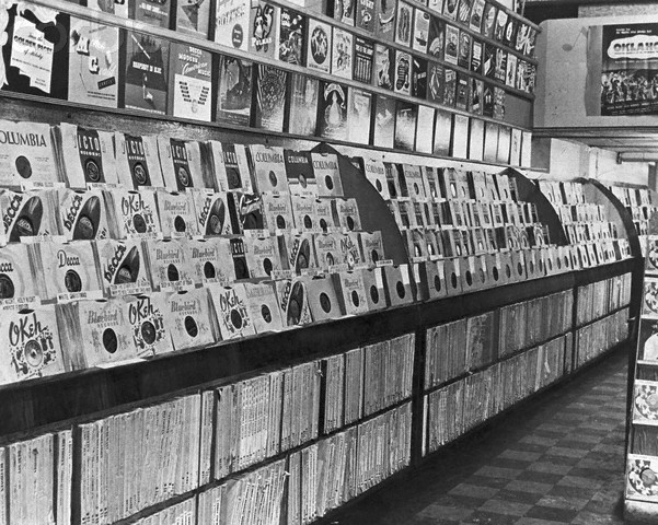 vinylpressmusic:  Vintage Vinyl - How Record Shops used to look
