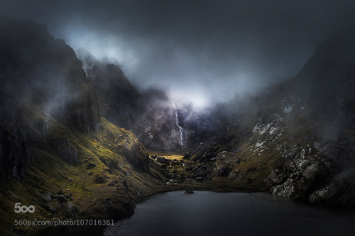 morethanphotography:  Valley of the Trolls by jessesummers