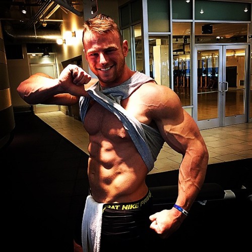 lumbrjax:  Instagram user @ejanickifitness http://ift.tt/1HpvdWw