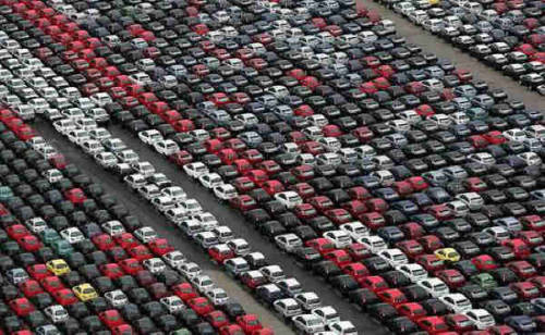 sciencevevo:mansfrombelow:canadian-communist: Where the World’s Unsold Cars Go to Die Above are pho