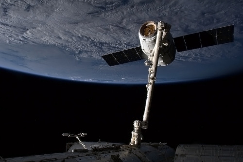 kaiyves: colchrishadfield: A Dragon, snared and tamed by Canadarm2. Saint George ringing in a new er