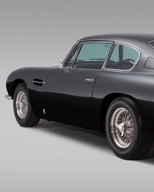 utwo:  1967 Aston Martin DB6© Aston Engineering