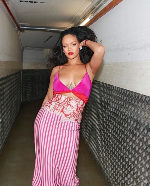 RIHANNA x SEPHORA IN SINGAPORE-Wearing CUSHNIE SS19 https://1966mag.com