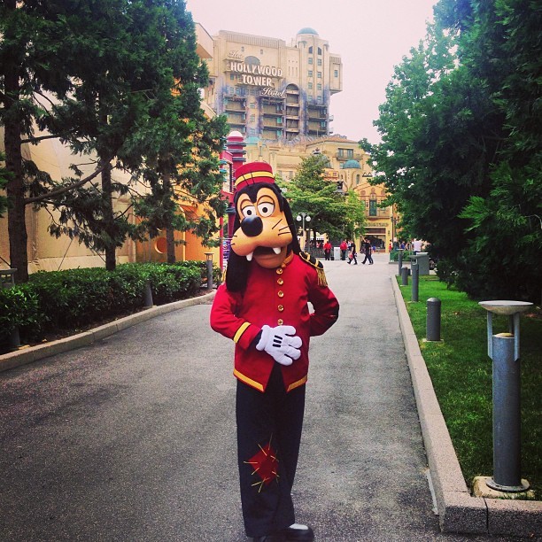 lamagiededisney:  Goofy as a bellhop for The Hollywood Tower Hotel 