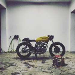 motomood:Honda CB400f cafe racer