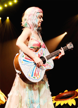 iheartkatyperry:  The Prismatic World Tour