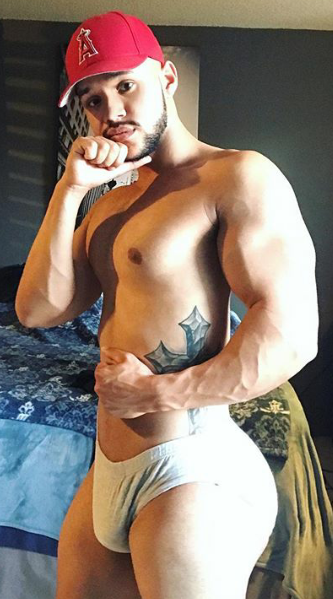 adictoalosculones:  Pinche culototototote delicioso de Chris (delicious ass Chris)😲😳😍😈🍑👅🍆💦
