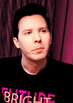 moonchair:  30 days of phil with pink ❀ [9/30]Witness the fitness.