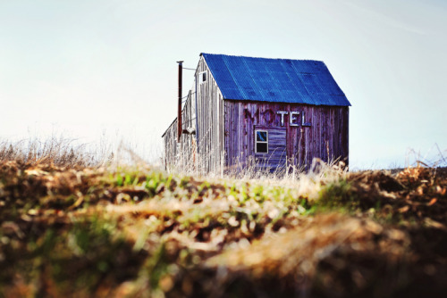 quienesesachica: archatlas: Abandoned Nova Scotia Madden Vallis Photography  *packs her ba