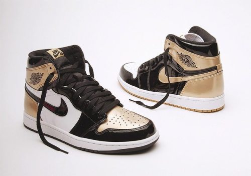 irl-streetwear-club: Union Los Angeles X Jordan Brand “Gold Top 3″ “ComplexCon&rdq