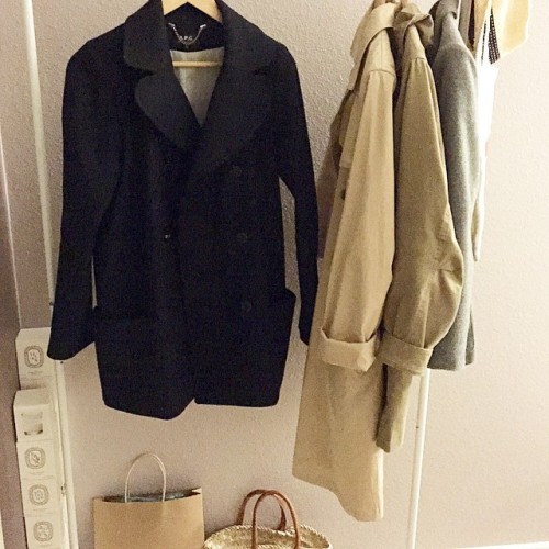 theepitomeofsimplicite: #newyearnewcoat I really like my new pea coat from#apc of course … Be