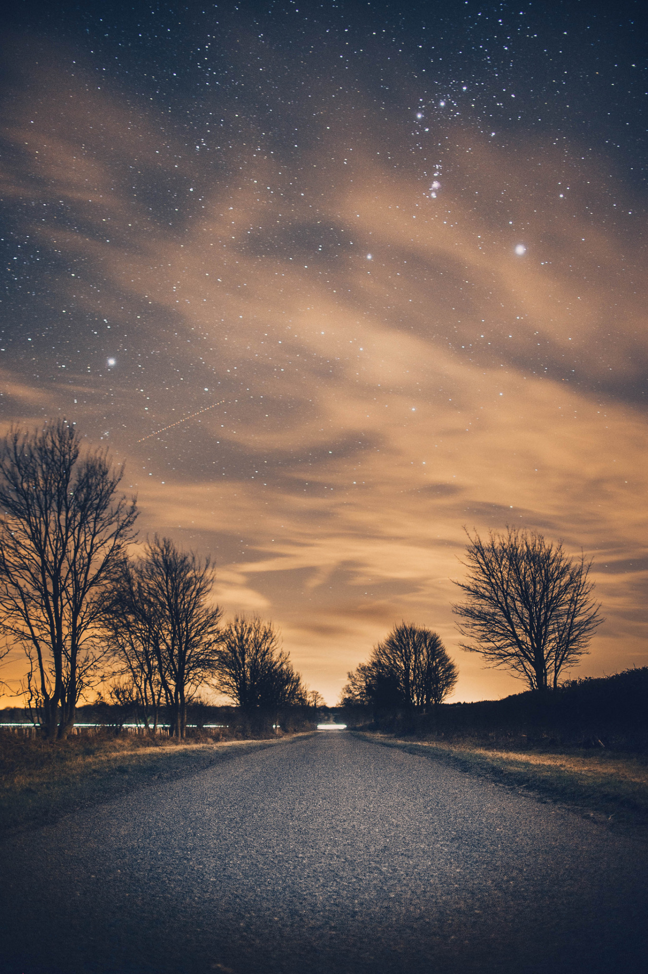 ivvvoo:  Sodium vapour by 42zx