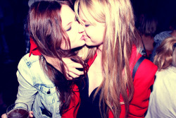 the-inspired-lesbian:  Lesbians ♡ 