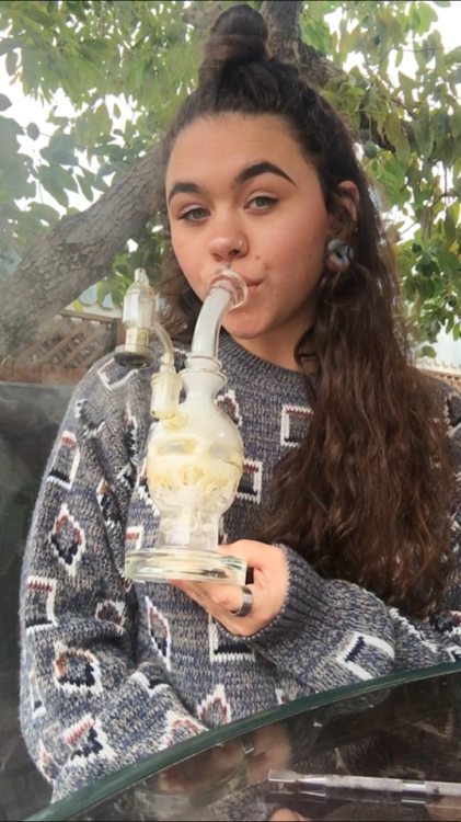 cloudberry-megs: 〰️ Dabs in my Favorite Sweater 〰️