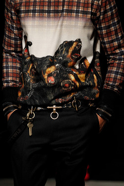 uzvmaki:  givenchy f/w ‘11 (detail) 