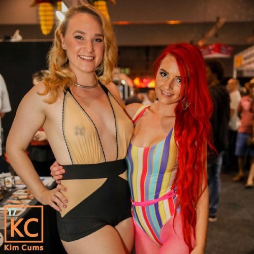 So I’m a little bit in love with @divaq_’s hair And her outfit was perfect for Sexpo&rsq