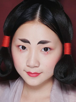 fuckyeahchinesefashion:  Tang dynasty makeup