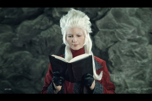 jedavu:  Gender-Swapped Photos Of Women Dressed As Male Characters From ‘The Hobbit’ by Russian photographer Alexander Turchanin  