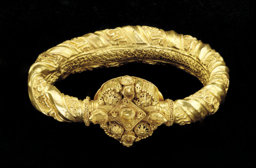 Gold armlet or ankletSyria, 11th century (Fatimid period)Freer-Sackler