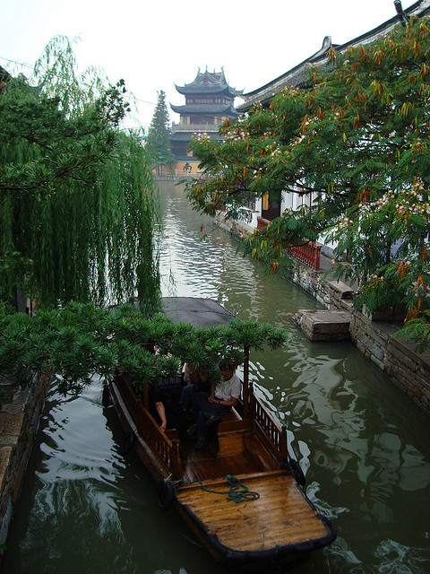 visitheworld:  Zhujiajiao water town / China (by Dayou_X).