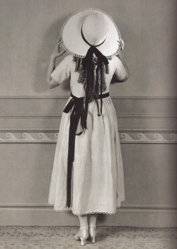alwaysmarypickford:  Mary Pickford standing with her back to the camera, 1920. 