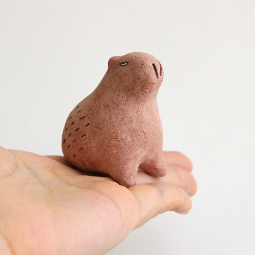 Capybaras handmade clay figuresAvailable on 4 March 10PM (Hong Kong Time)Also some originals drawing