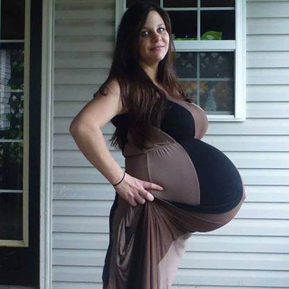 agirlwholikespregnancy: Holy shit; I need this to be me.  Damn big belly