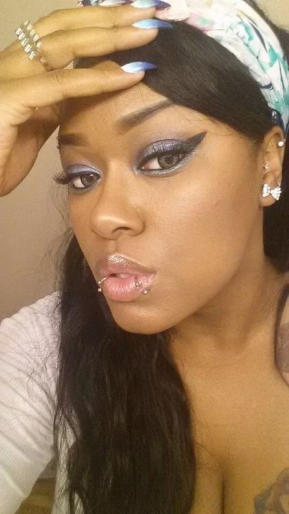 prettybustyelite:  Wish she didn’t have all those ugly tatz