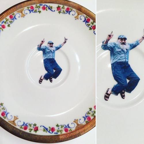 SUNDAY IS ART DAY! Now I&rsquo;m on a plate I love wall plates and have a big collection&hellip; bu
