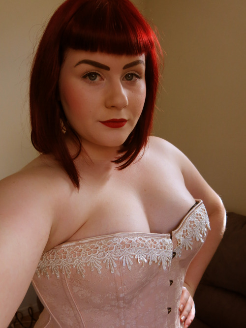 themanicpixiedreamgrrrl:  lavie-enrouge:  sass for days ~no porn blogs please~  Ugh I love this corset! It’s on my amazon wishlist. It looks super lovely on you! 