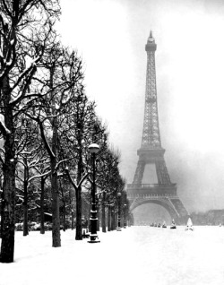 vampdreaminginhollywood:  Snow in Paris kessel