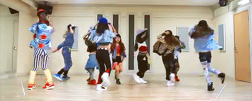 sunnysexual:ggoh:here comes mini trouble <3333333OMG