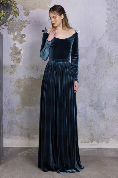 the-fashion-folder:Luisa Beccaria  •  Pre-Fall 2016 Luisa Beccaria 2016