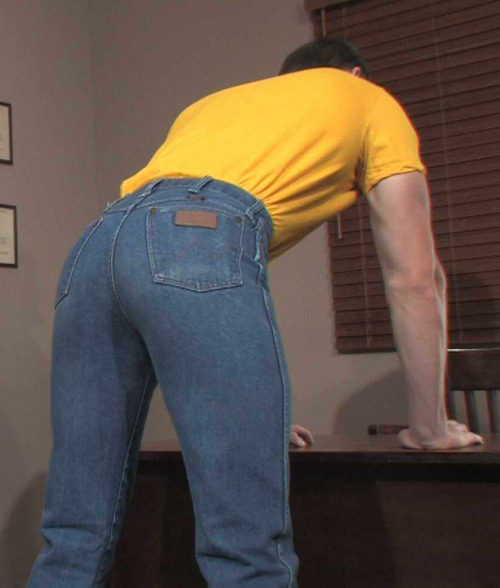 thewranglerbutts:  FOLLOW ME: thewranglerbutts.tumblr.com/  Fuck. Is that a natural posi