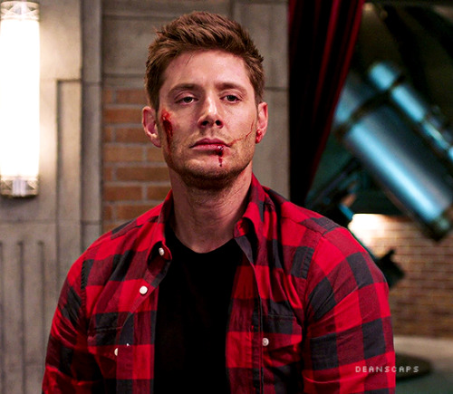 deanwinchesterswitch: @calaofnoldorbloody winchester and that red plaid this is like a sensory overl