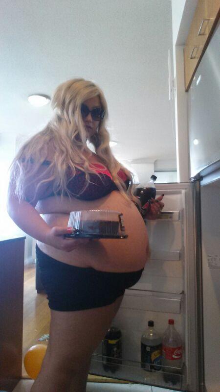 bricout:  cette grosse piggy ne pense plus quâ€™a manger 