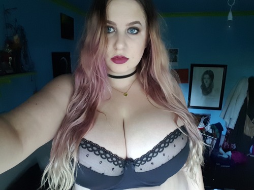 susiejuggs:  confusedboob-s:This bra is too small but makes my tits look incredible 💣 It’s the same reason why I wear smaller bras than my actual size sometimes. I want them perking up and pouring out for all to seeMore big tits spilling out of bras