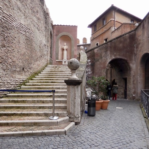 Terrazza sotto il parapetto, Castel Sant'Angelo, Roma, 2019.